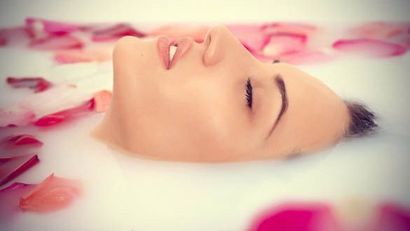 Rose-Water-Benefits-for-Skin-Facial-Skin-Care-585×330