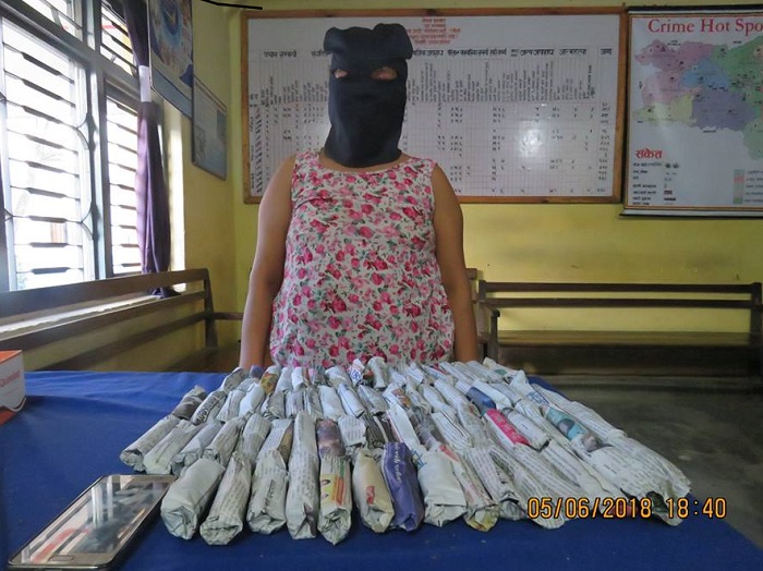 mahila gaja sahit pakrau