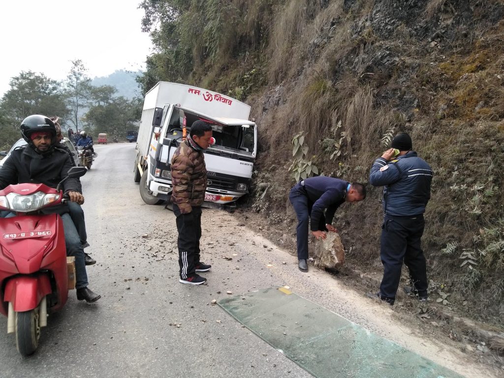 accident_sidartha_highway