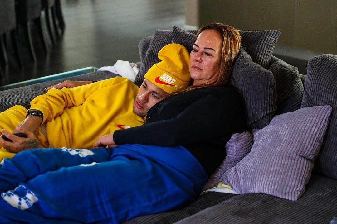 neymar-with-mother