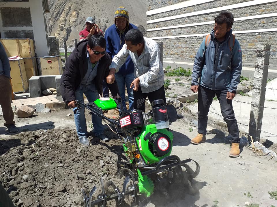 हाते ट्रयाक्टर १