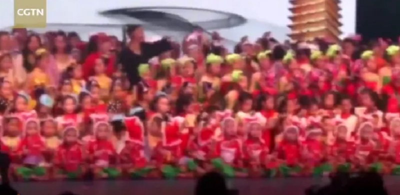 stage bhatkiyo nachda nachdai