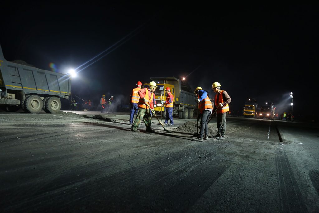 airport_work_8_LTl8Auf9Gx