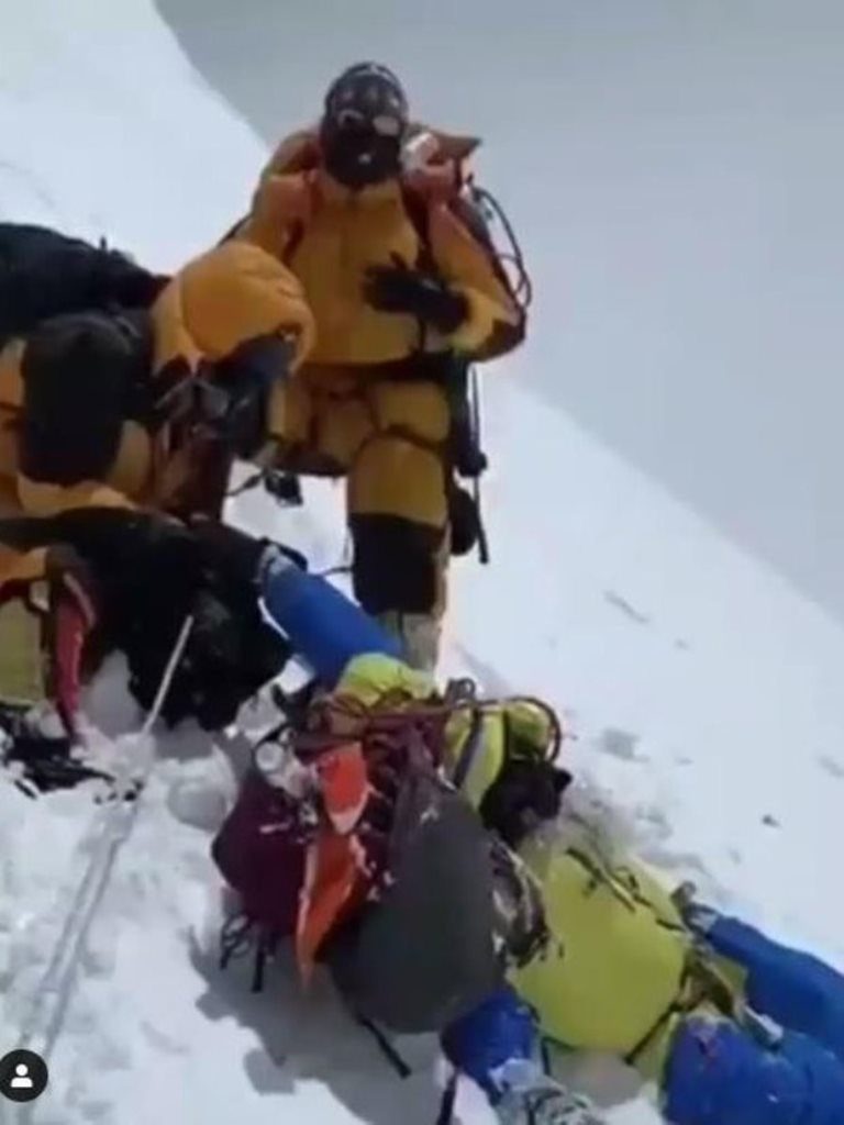 everest-climbers-sherpas-