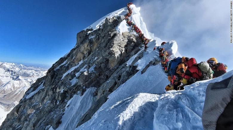 mount-everest-line