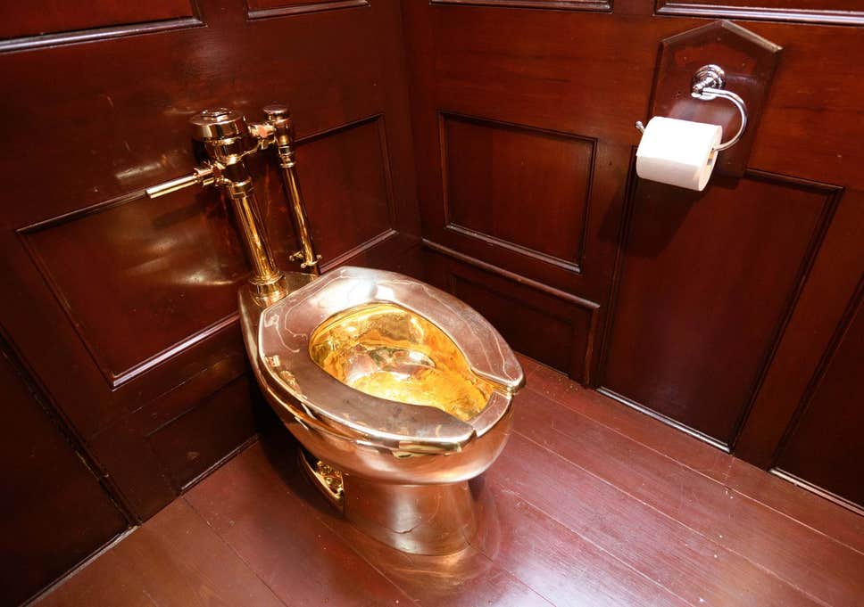 gold-toilet-blenheim-palace