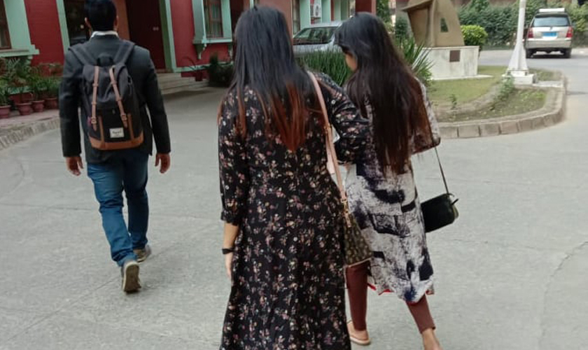 manab-bechbikahn_xdoFYFeswA