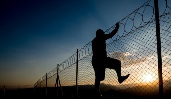 prison-escape-night_gbZ1Tv2wd6