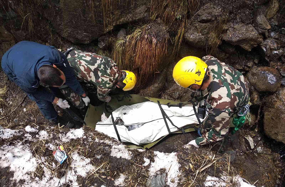 1587737118Nepali-Guide-Dead-Body