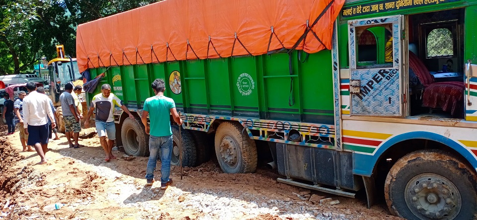 Truck Fasyo Nahala Diversion