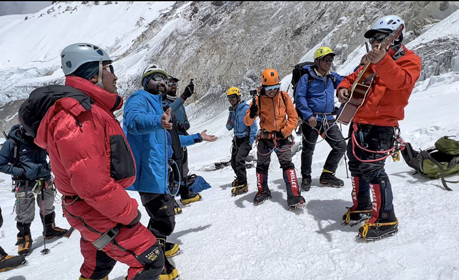 Raju-Lama-Concert-in-Sagarmatha-Camp