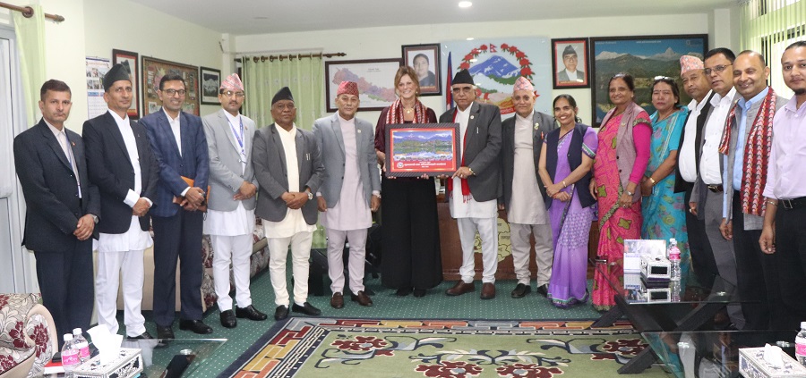 cm- aus ambassador -1