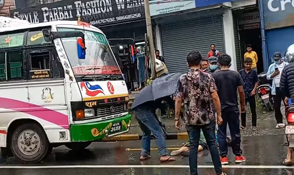 bus-thakkar-pokhara