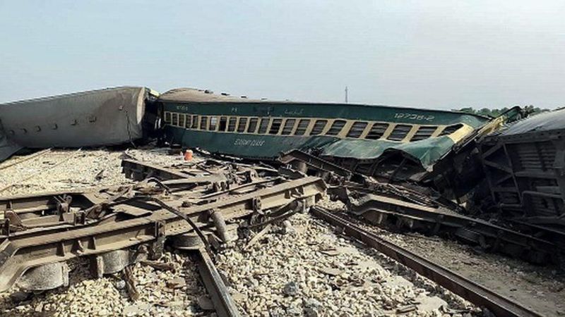 Train-Accident-Pakistan1