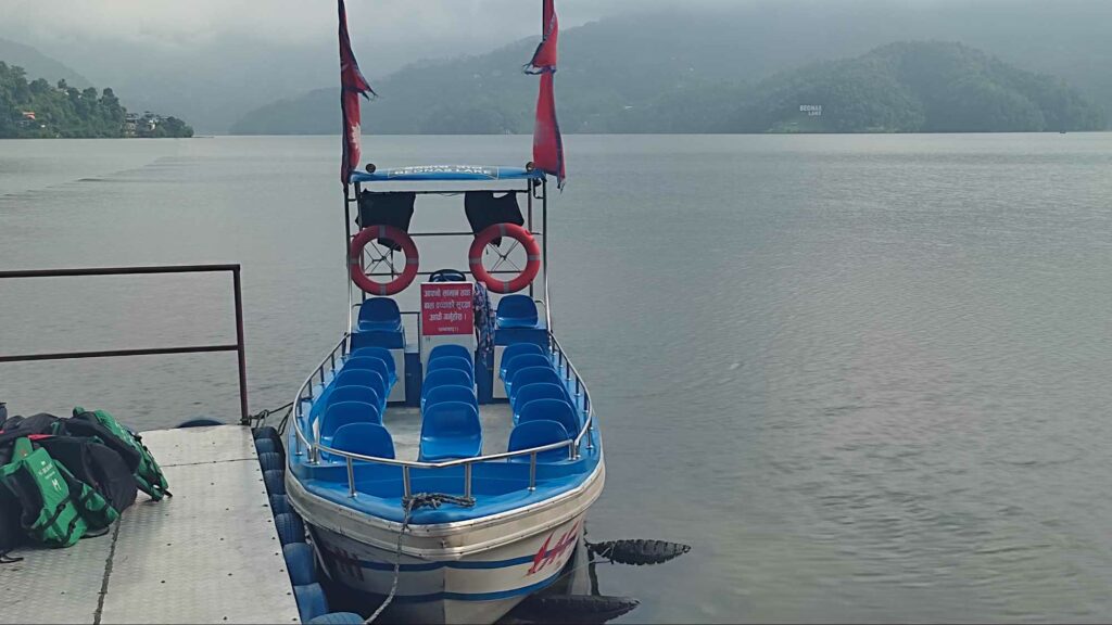 motorboat-at-begnas-lake