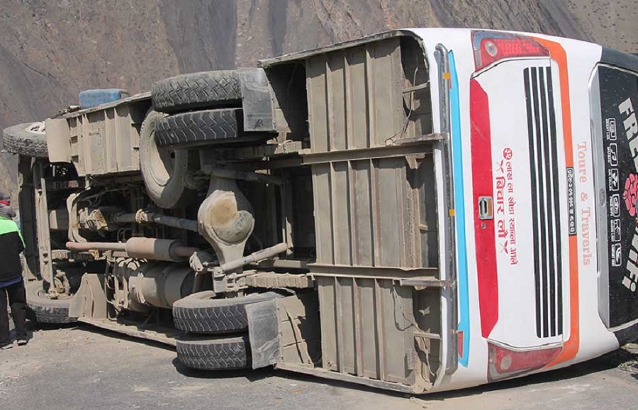 mustang-bus-accident1