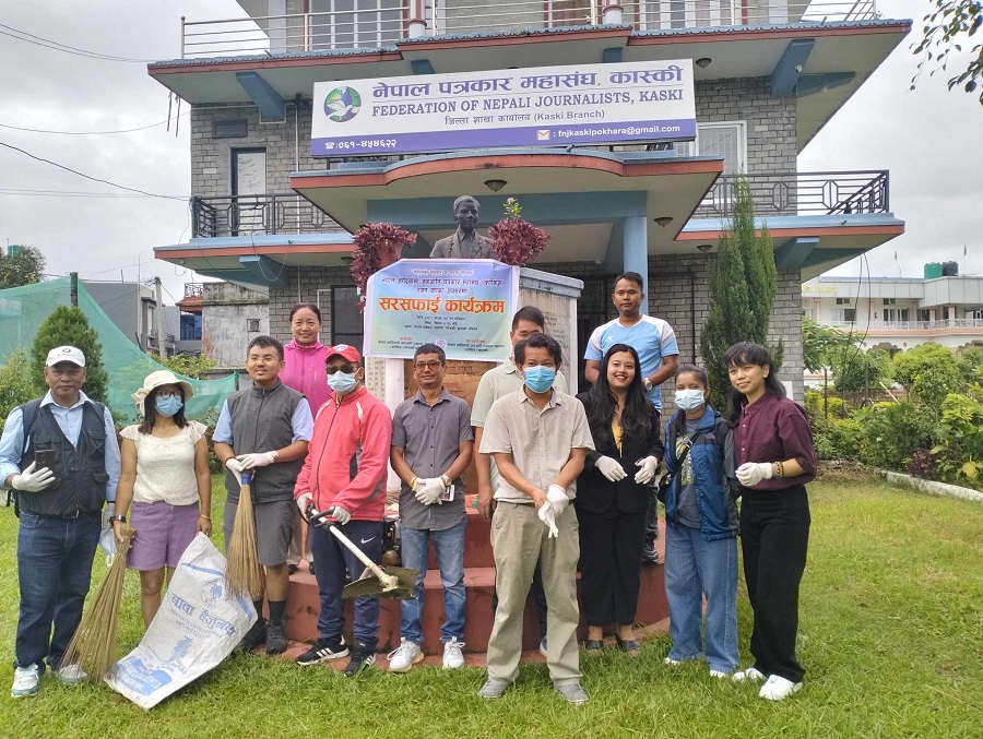 Fonij Sarsafai Photo