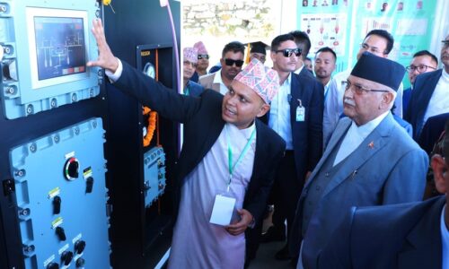 hydrogen-car-refuling