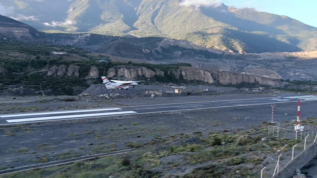 jomsom airport summit