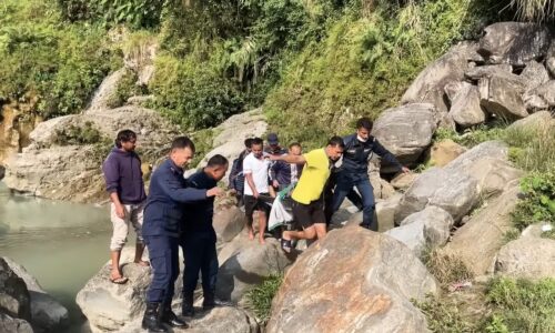 seto manchhe khaseko