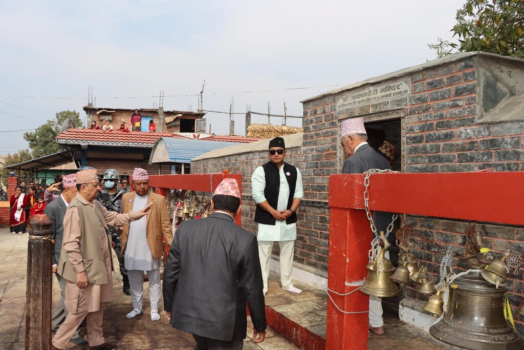 Gyanendra Shah at Alamdevi