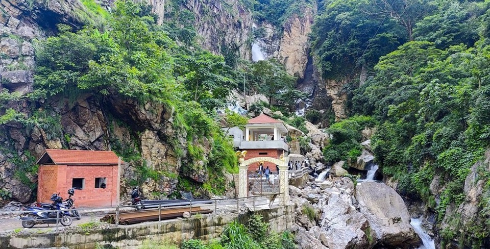 aina-pahara_NfIGhi45NM