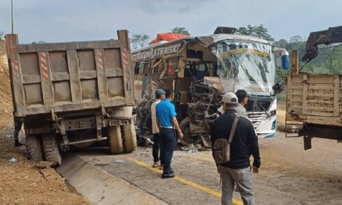 bus-accident-tanahun