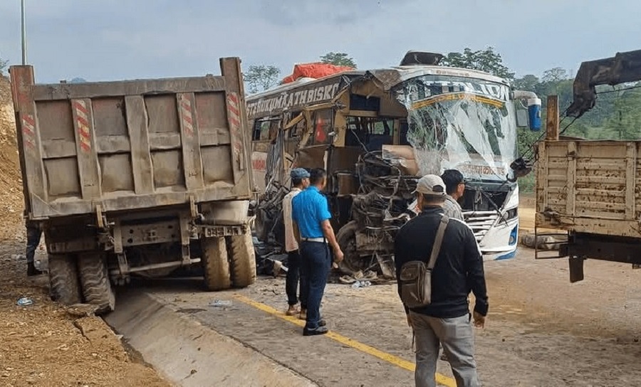 bus-accident-tanahun