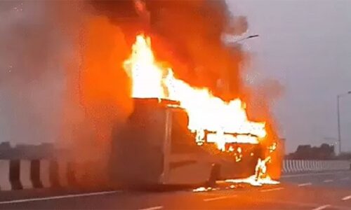 bus-fire-laknow