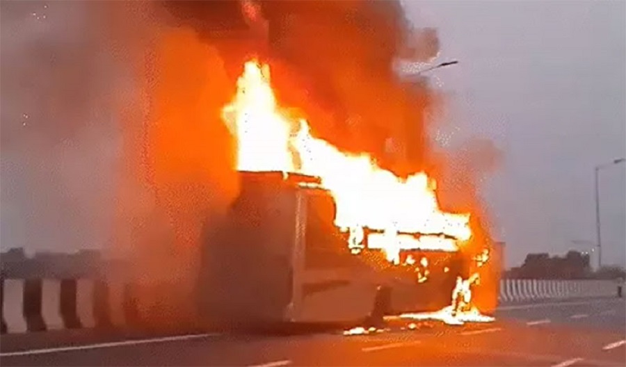bus-fire-laknow