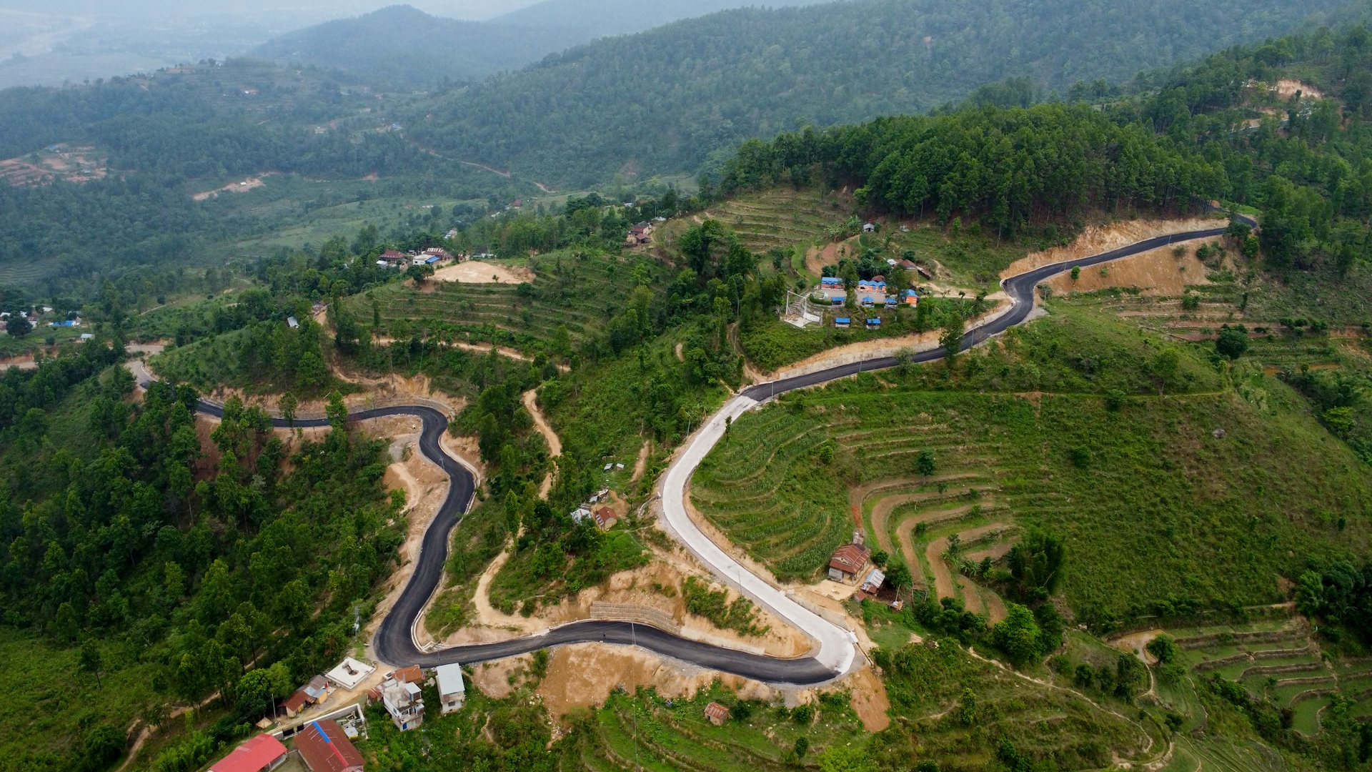 नवलपुरको दुर्गेबैरेनी-मोहडाँडा-हुप्सेकोट हुँदै पाल्पा जोड्ने सडक