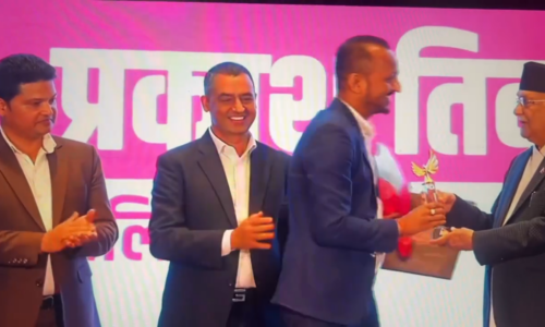 prakash_tiwari-onlinekhabar_award