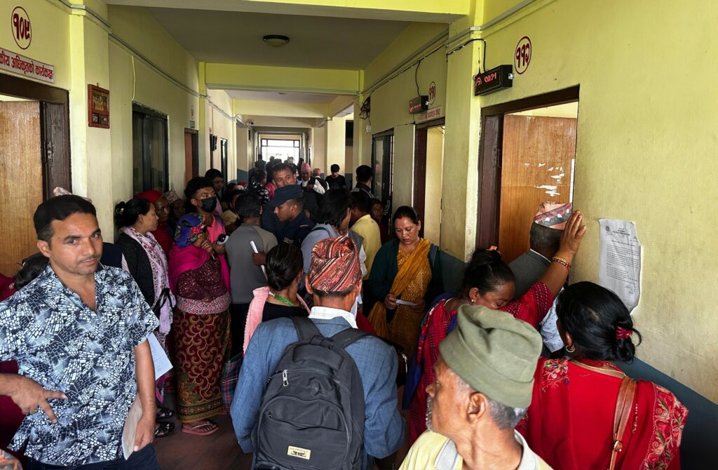 syangjama-parichayapatra-banauneko-bhid