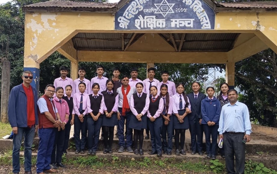 Laxman biyogi with students-bheerkot