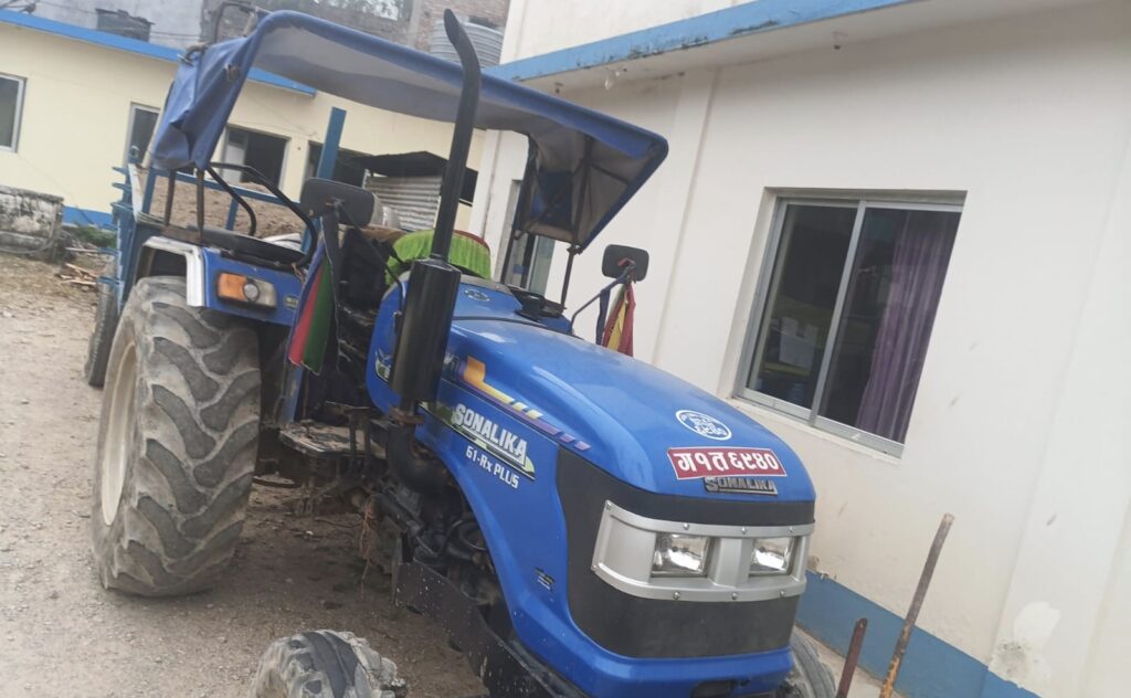 Tractor-niyantran-gahakholaa