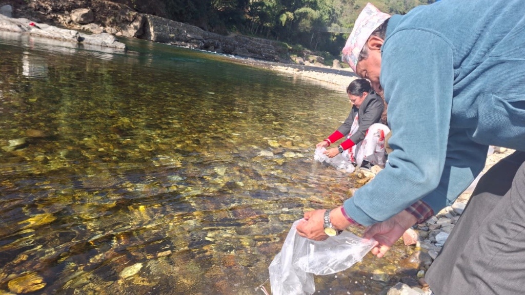 maachhaka-bhura-chhodiyo-bheerkot