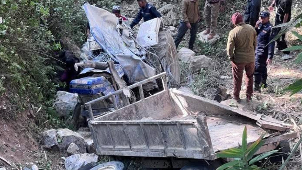 Two-killed,-four-injured-in-tractor-accident-in-Waling