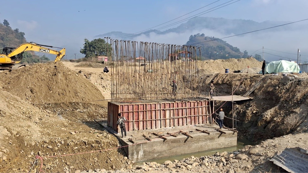 Work-on-concrete-bridge-begins-on-Armadi-River-Waling