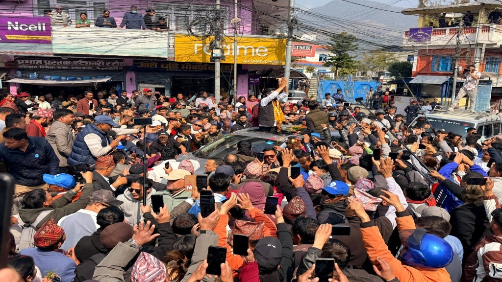 RSP-President-Ravi-visits-Syangja-to-check-the-pulse-of-voting,-urges,-‘Give-me-a-five-year-test’