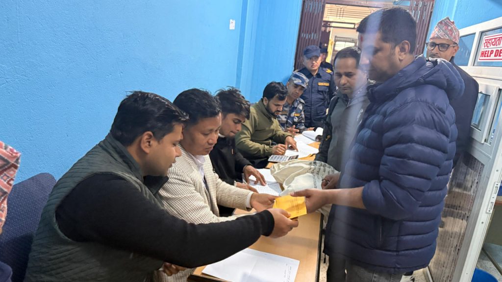 Distribution of ballot papers to polling officers