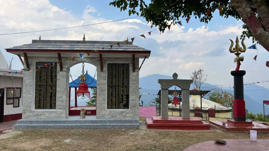 The big bell and trident pillar were unveiled in Sworek-kot