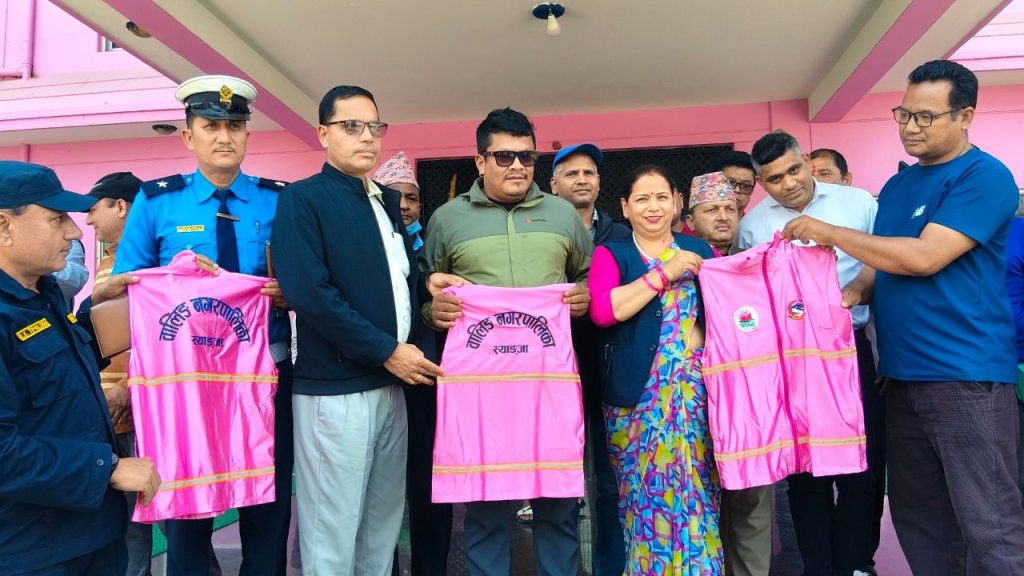 Auto-drivers-from-Walling-also-join-the-pink-identity-movement-1